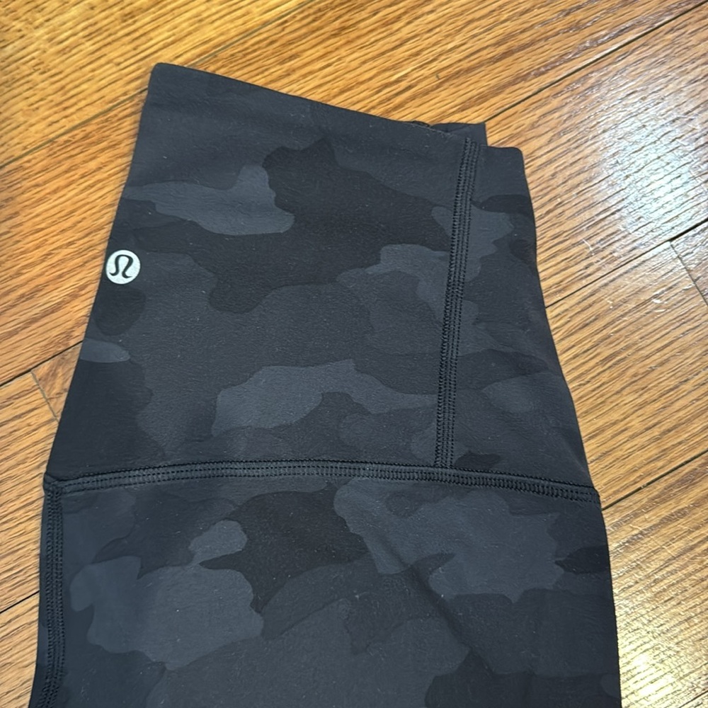 EUC - Lululemon Align leggings. Coal camo color. Size 6. 25”
